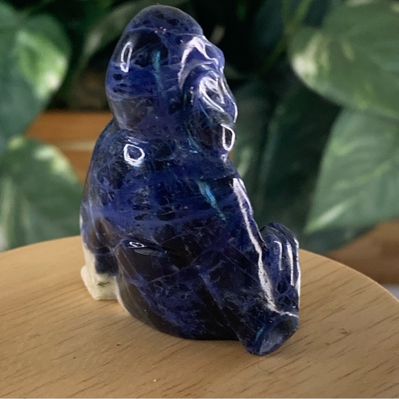 Vintage Deep Blue Sodalite Buddha Figurine MCM Crystal Man Stone Carving 2" 42g - Picture 5 of 16